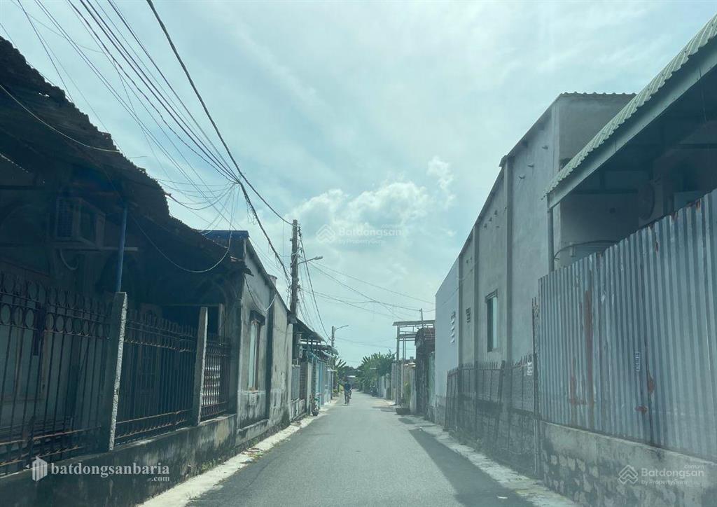 Bán gấp nhà đất tại xã tân hưng, có sẵn nhà cấp 4, diện tích 518.7m2, gần chợ tân hưng