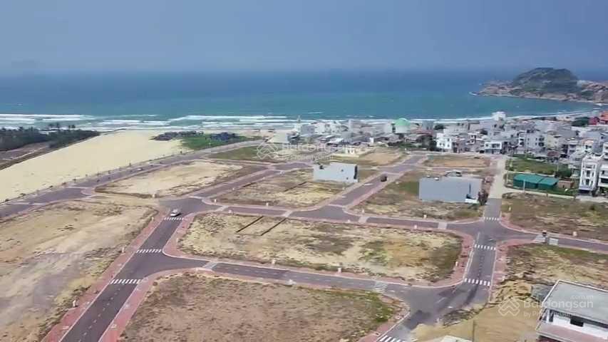 Hạ giá bán đất biển nhơn lý  quy nhơn, cách biển 50m, giá chỉ 23trđ/m2.  0935 739 ***