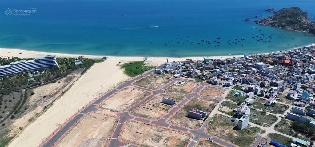 Hạ giá bán đất biển nhơn lý  quy nhơn, cách biển 50m, giá chỉ 23trđ/m2.  0935 739 ***