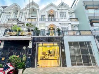 Nhà đường 8m, 2279 huỳnh tấn phát, xe hơi đậu trong nhà, có vườn trồng rau