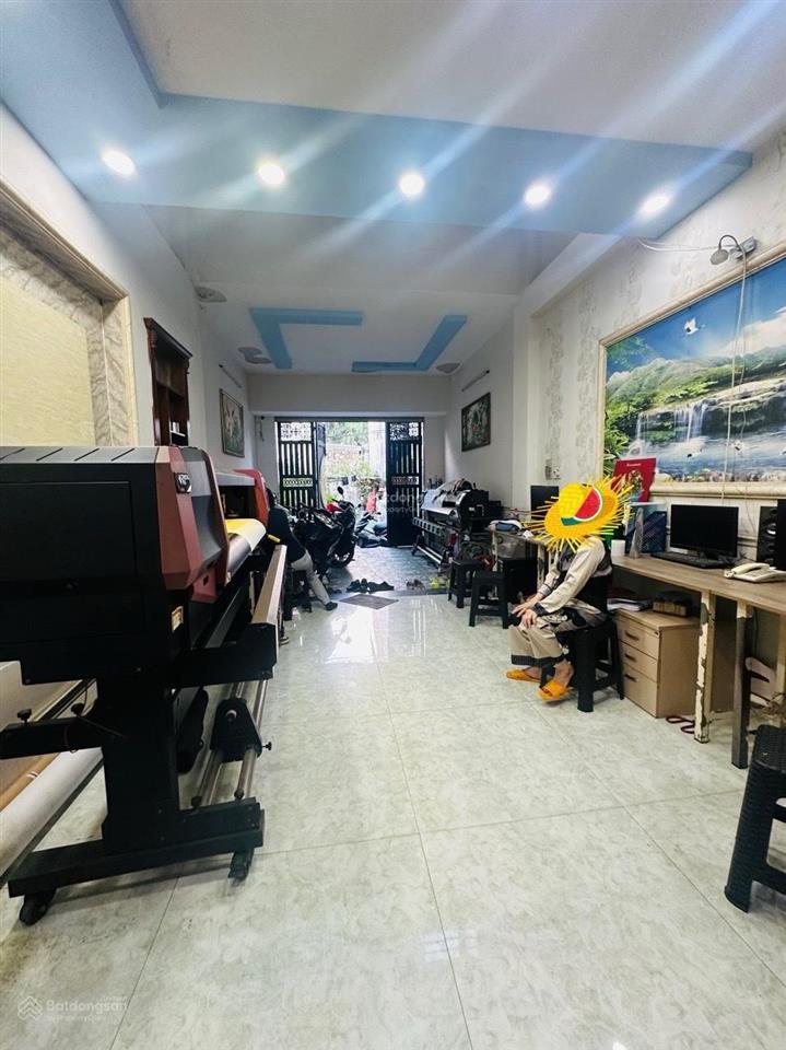 Chính chủ cần bán nhà 1 trệt 1 lững 2 lầu bùi văn ngữ ngay ngã ba đông quang đường thông