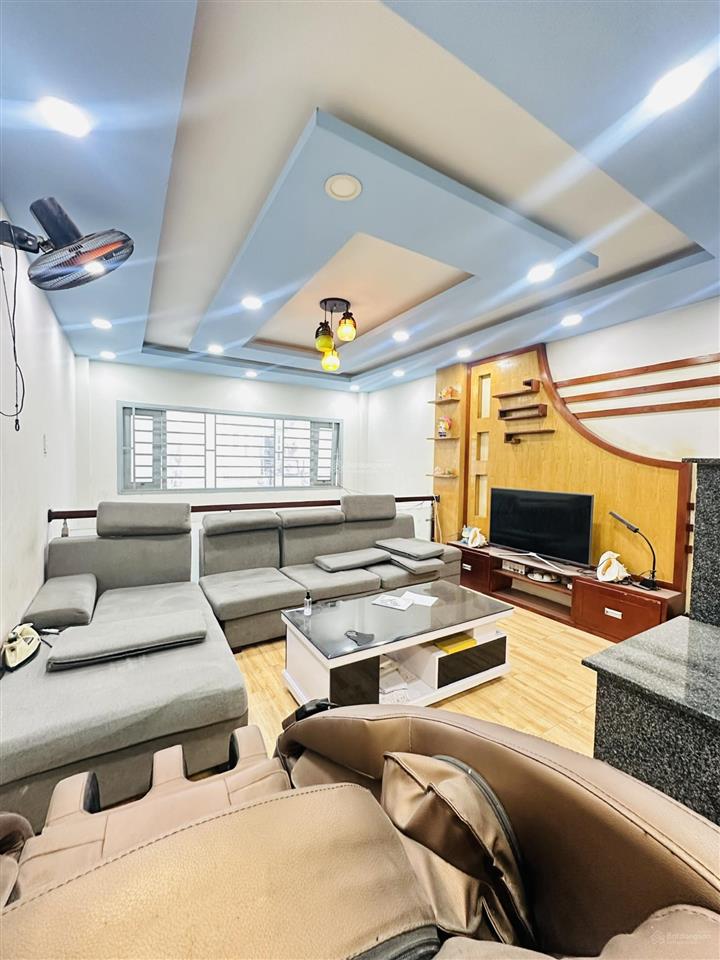 Chính chủ cần bán nhà 1 trệt 1 lững 2 lầu bùi văn ngữ ngay ngã ba đông quang đường thông