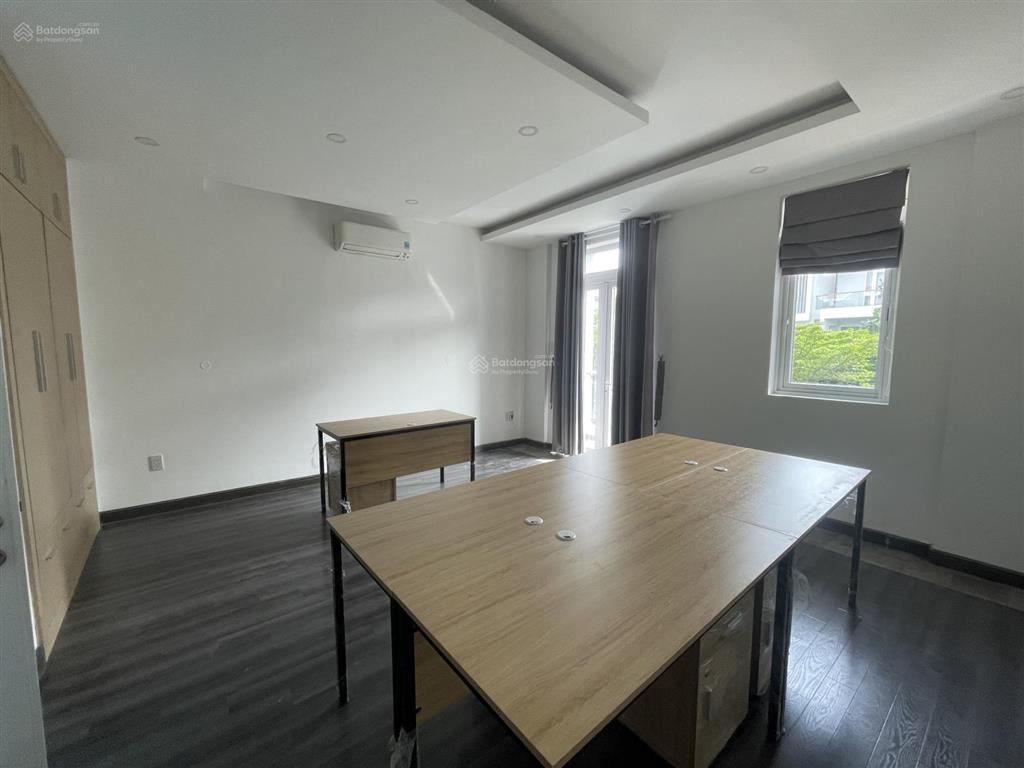 Cho thuê tầng trệt nhà nguyên căn khu himlam q7, cạnh lotte mart dt 100m2 full nội thất văn phòng