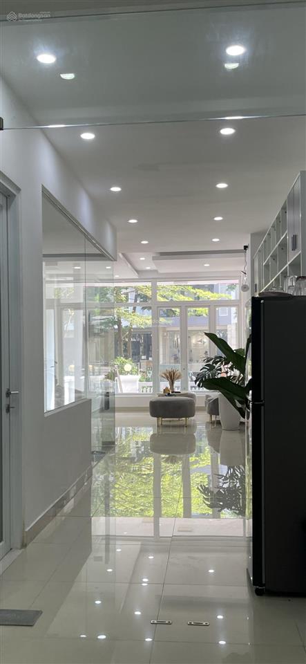 Cho thuê tầng trệt nhà nguyên căn khu himlam q7, cạnh lotte mart dt 100m2 full nội thất văn phòng