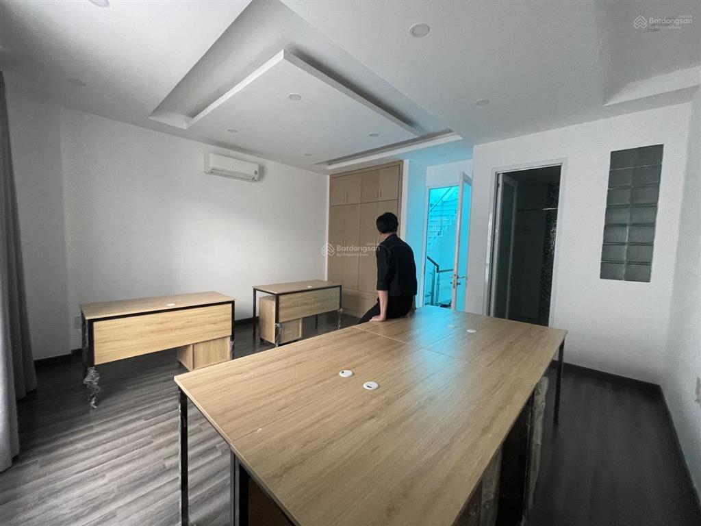 Cho thuê tầng trệt nhà nguyên căn khu himlam q7, cạnh lotte mart dt 100m2 full nội thất văn phòng