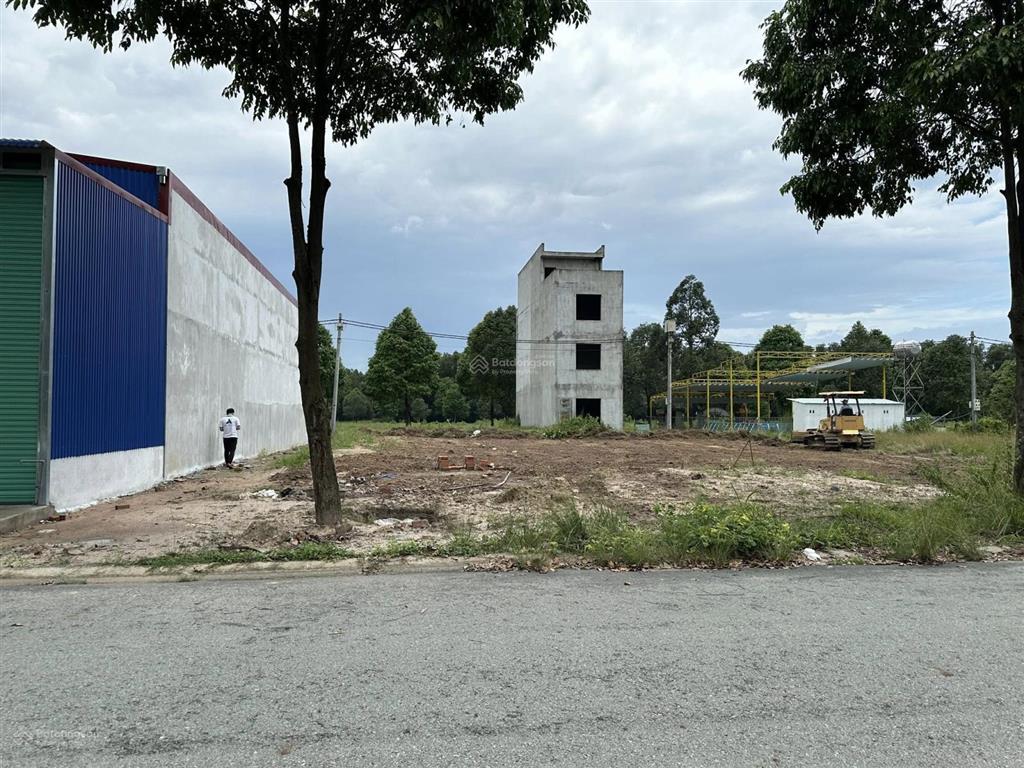 Đất chợ đêm bàu bàng 5x30 sổ hồng riêng 1,8 tỷ bao sang tên  0988 868 ***