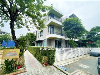 Hùng cát lái  bán căn góc nhà phố bella 2, dt 121m2, 1 trệt 2 lầu, nhà hoàn thiện đẹp, giá 10.5 tỷ