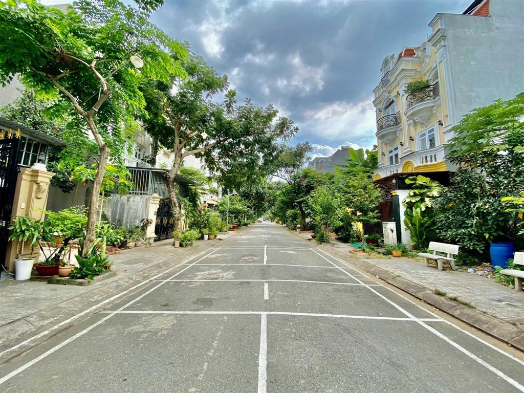 Bán nhà 1 trệt 3 lầu cát lái, dt 85m2, giá 8.5 tỷ, nhà hoàn thiện 4 pn, hướng tây bắc