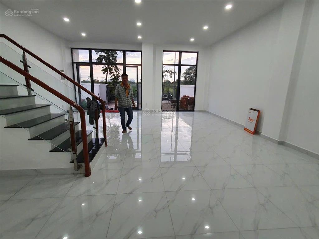 Hùng cát lái  bán nhà phố lavila 2, dt 7x17m, 1 trệt 3 lầu, nhà hoàn thiện 3 pn, 4 wc, shr, 12 tỷ