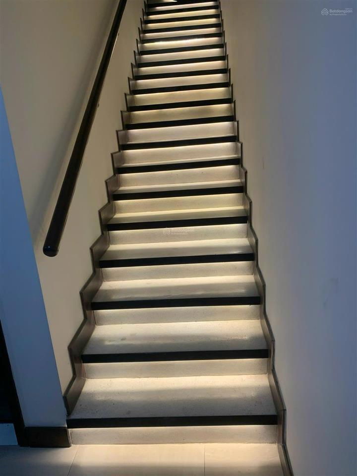 Hùng cát lái  bán nhà phố 1 trệt 3 lầu 1 tum, 7x17m, nhà hoàn thiện gồm 5pn, tặng nội thất, 13 tỷ