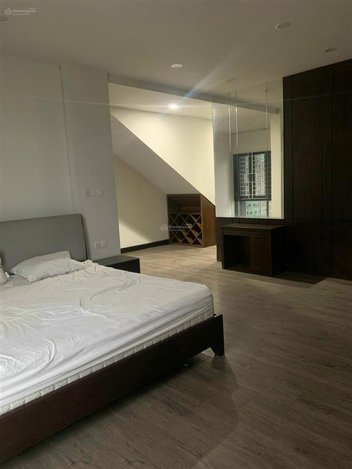 Hùng cát lái  bán nhà phố 1 trệt 3 lầu 1 tum, 7x17m, nhà hoàn thiện gồm 5pn, tặng nội thất, 13 tỷ