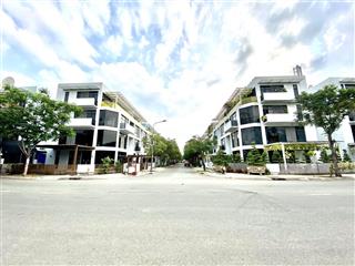 Hùng cát lái  bán 2 căn góc ventura liền kề nhau, góc 3 mt đường 20m, dt 457m2, 1 hầm 4 lầu, 65 tỷ