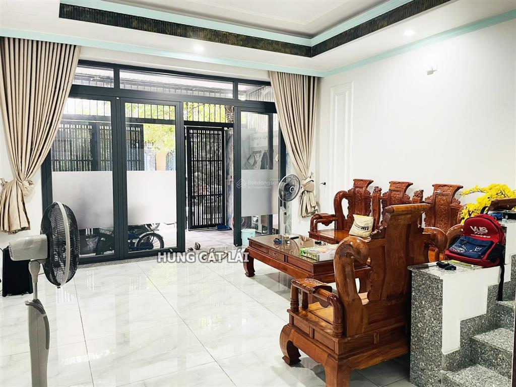 Bán nhà phố 1 trệt 3 lầu cát lái  dt 88.3m2  có thang máy  có hđ thuê 15 tr/th  giá chỉ 9.9 tỷ