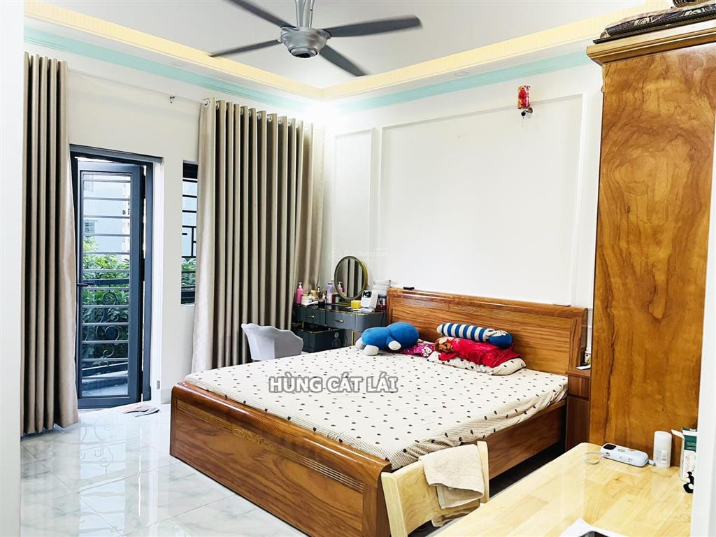 Bán nhà phố 1 trệt 3 lầu cát lái  dt 88.3m2  có thang máy  có hđ thuê 15 tr/th  giá chỉ 9.9 tỷ