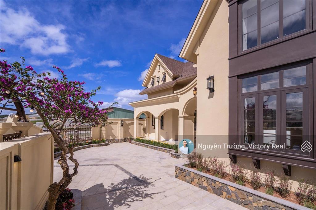 Định cư bán nhanh biệt thự nghỉ dưỡng đẳng cấp p7 đà lạt 300m2, full thổ cư, giá chỉ 16 tỷ