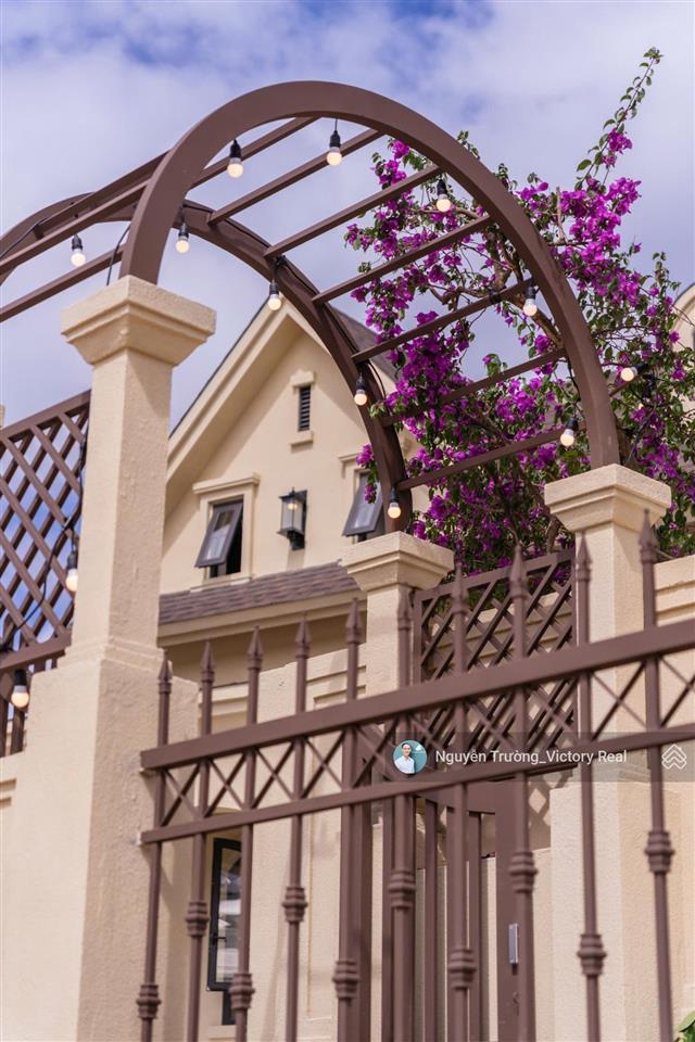 Định cư bán nhanh biệt thự nghỉ dưỡng đẳng cấp p7 đà lạt 300m2, full thổ cư, giá chỉ 16 tỷ