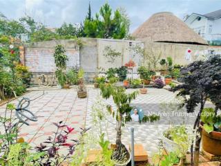 Bán villa sân vườn giá rẻ dt 550m2 + 3pn), gần hồ xuân hương, đà lạt