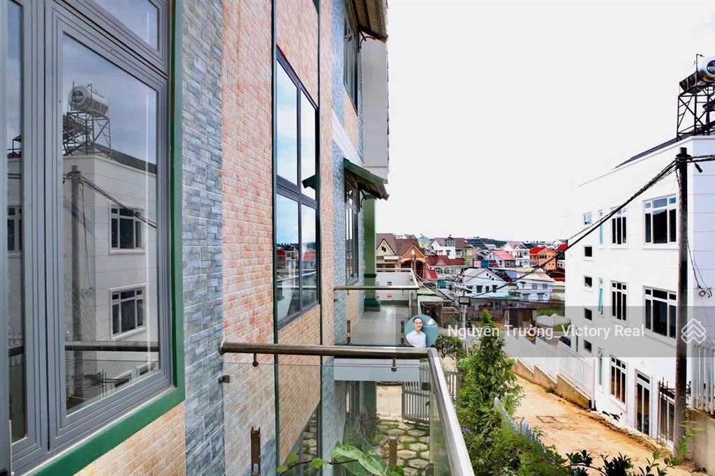 Cần bán villa 11 pn, 3 mặt tiền đường ngô gia tự, đà lạt. vị trí vàng cho đầu tư và nghỉ dưỡng