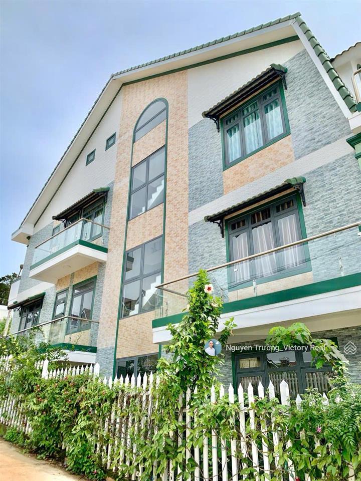 Cần bán villa 11 pn, 3 mặt tiền đường ngô gia tự, đà lạt. vị trí vàng cho đầu tư và nghỉ dưỡng