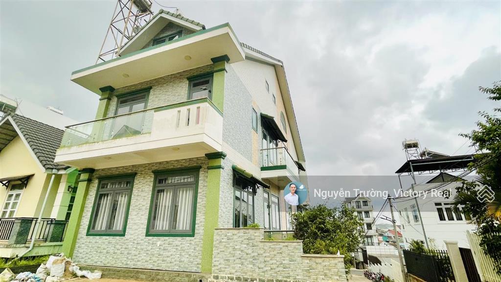 Cần bán villa 11 pn, 3 mặt tiền đường ngô gia tự, đà lạt. vị trí vàng cho đầu tư và nghỉ dưỡng