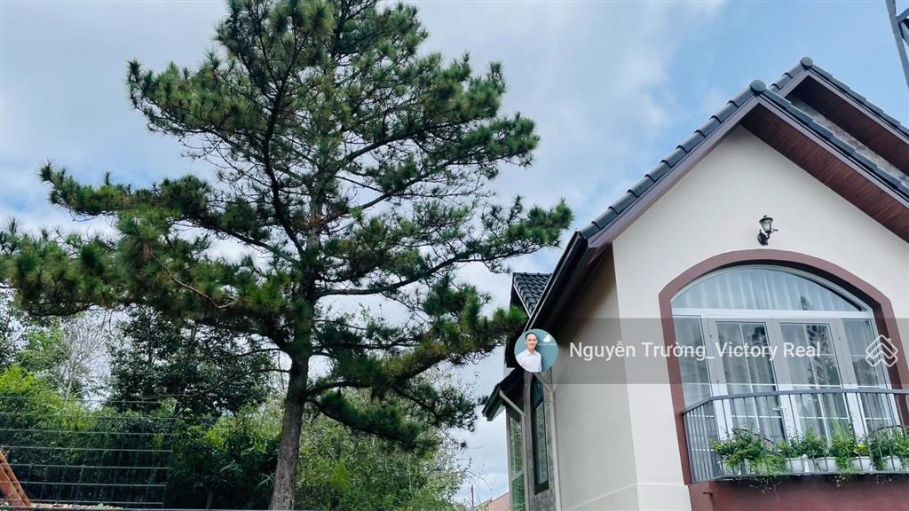 Cần bán villa mới hiện đại view thoáng đẹp, full nội thất sổ hoàn công giá cực tốt tại đà lạt