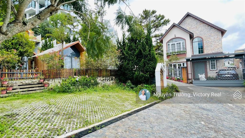 Cần bán villa mới hiện đại view thoáng đẹp, full nội thất sổ hoàn công giá cực tốt tại đà lạt