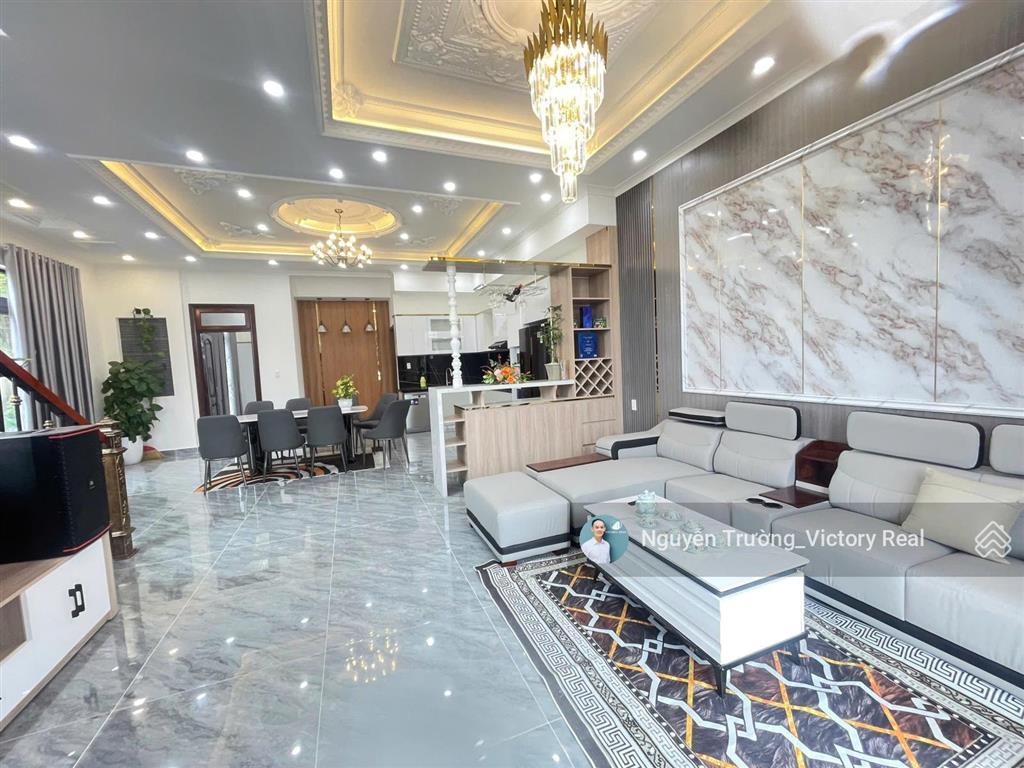 Cần bán villa mới hiện đại view thoáng đẹp, full nội thất sổ hoàn công giá cực tốt tại đà lạt