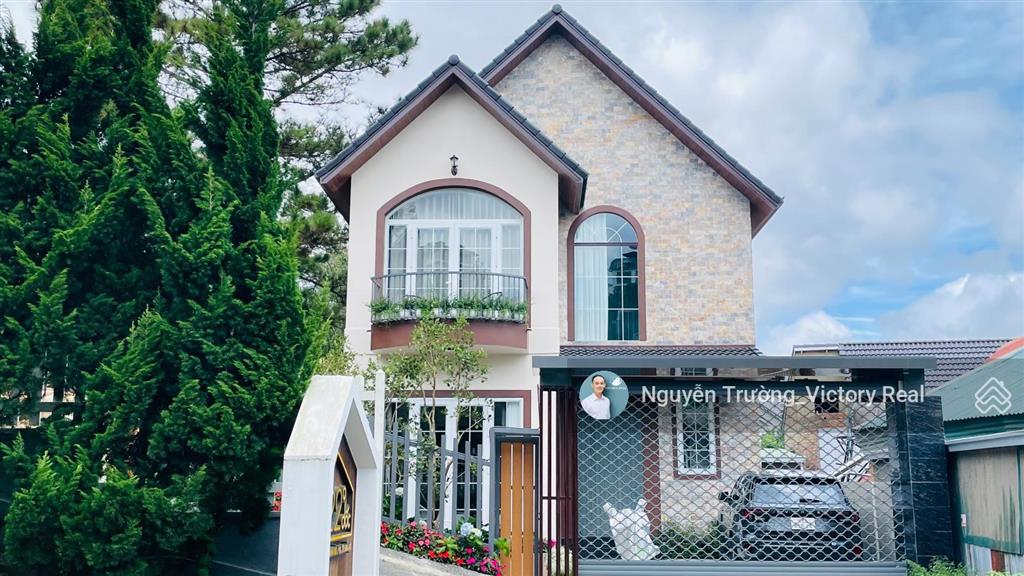 Cần bán villa mới hiện đại view thoáng đẹp, full nội thất sổ hoàn công giá cực tốt tại đà lạt