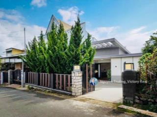 Bán villa sân vườn 300m2, ngang 15m x 23m, đường hồ xuân hương, đà lạt. giá chỉ 14.5 tỷ