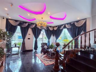 Villa có hồ cá coi, thiết kế hiện đại giá trị an cư đầu tư bền vững 2 mặt tiền, ô tô đậu trong sân