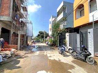 Lô đất sạch đẹp đối diện chợ , kdc đông sầm uất, đường 9m 62m2 giá  2ty980