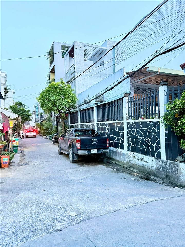 2 mặt tiền hẻm nhựa 8m hiếm có đường số 3, bình tân.
dt 6 x 16m, đất đẹp, vuông vức giá 6,39 tỷ