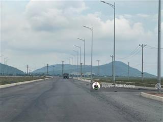 Bán đất vàng cổng chính kcn vinfast full thổ cư