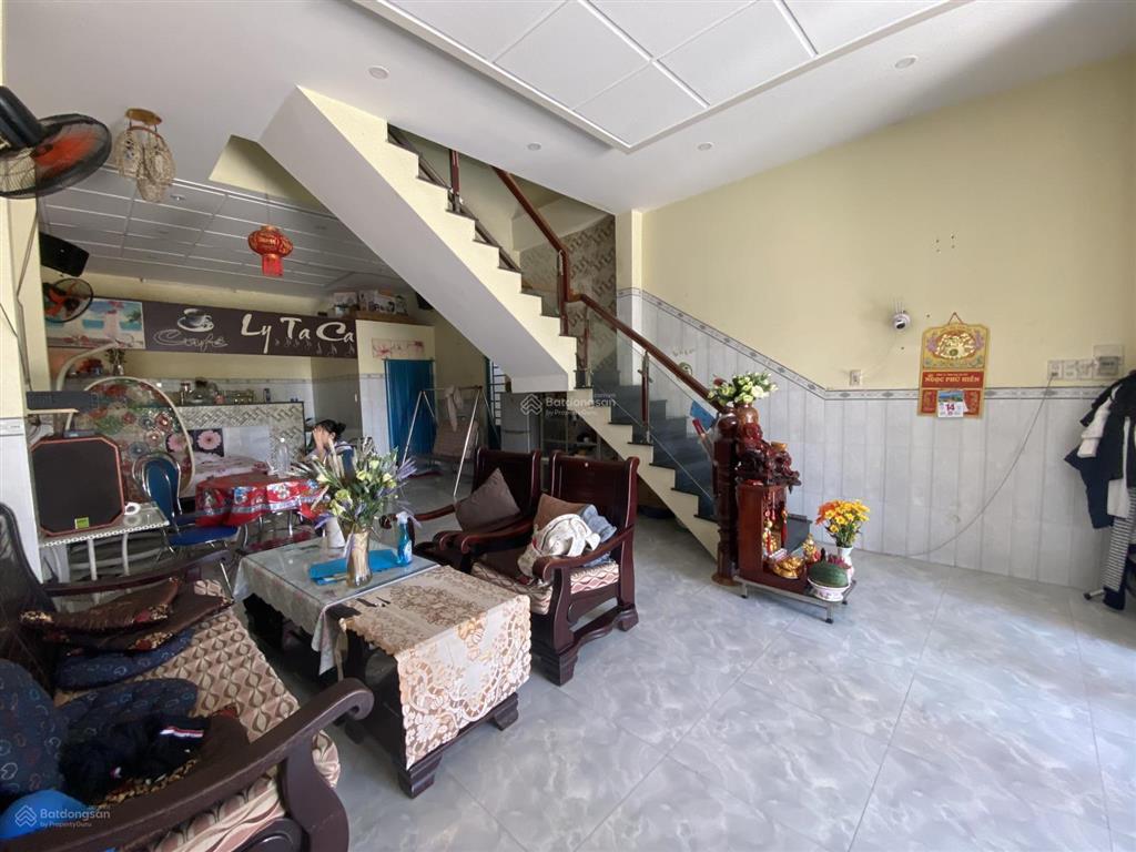 Bán nhà 2 tầng mặt tiền ngay cầu dứa & 7 phòng trọ cho thuê ổn định. dt 226m2 giá rất tốt