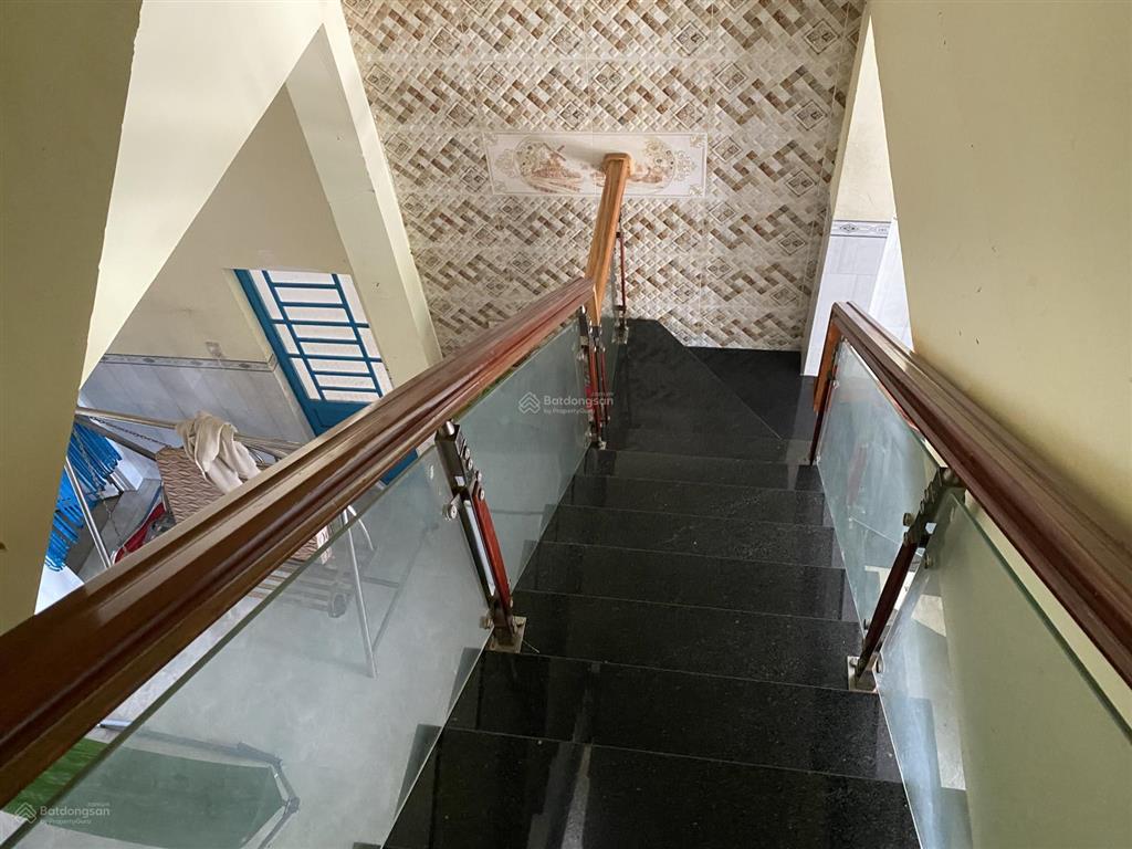 Bán nhà 2 tầng mặt tiền ngay cầu dứa & 7 phòng trọ cho thuê ổn định. dt 226m2 giá rất tốt