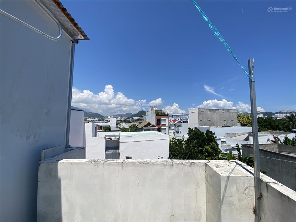 Bán nhà 2 tầng mặt tiền ngay cầu dứa & 7 phòng trọ cho thuê ổn định. dt 226m2 giá rất tốt