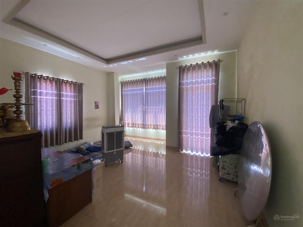 Bán nhà 2 tầng mặt tiền ngay cầu dứa & 7 phòng trọ cho thuê ổn định. dt 226m2 giá rất tốt