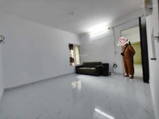 Cho thuê căn hộ tập thể tầng 2 phố hào nam, đống đa  85m  2pn  8 triệu/tháng