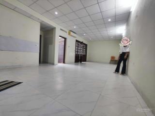 Cho thuê nhà nguyên căn phạm huy thông kim mã, ba đình  ô tô đỗ cửa 2 lối đi riêng  gần hồ