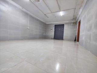 Chính chủ cho thuê nhà tập thể tầng 1 giảng võ  ngõ rộng  gần phố  ở ngay, kinh doanh được