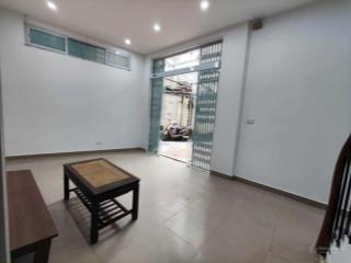 Cho thuê nhà nguyên căn lô góc đội cấn, ba đình sân rộng, gần ô tô 12 triệu/tháng