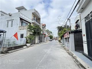 Bán lô đất mặt đường hàng tổng vị trí đẹp, giao thông thuận tiện