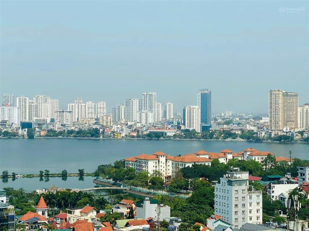 Vị trí độc tôn, diện tích 261m2 lô góc 3 mặt thoáng, view toàn hồ tây+view toàn cảnh hồ quảng bá.