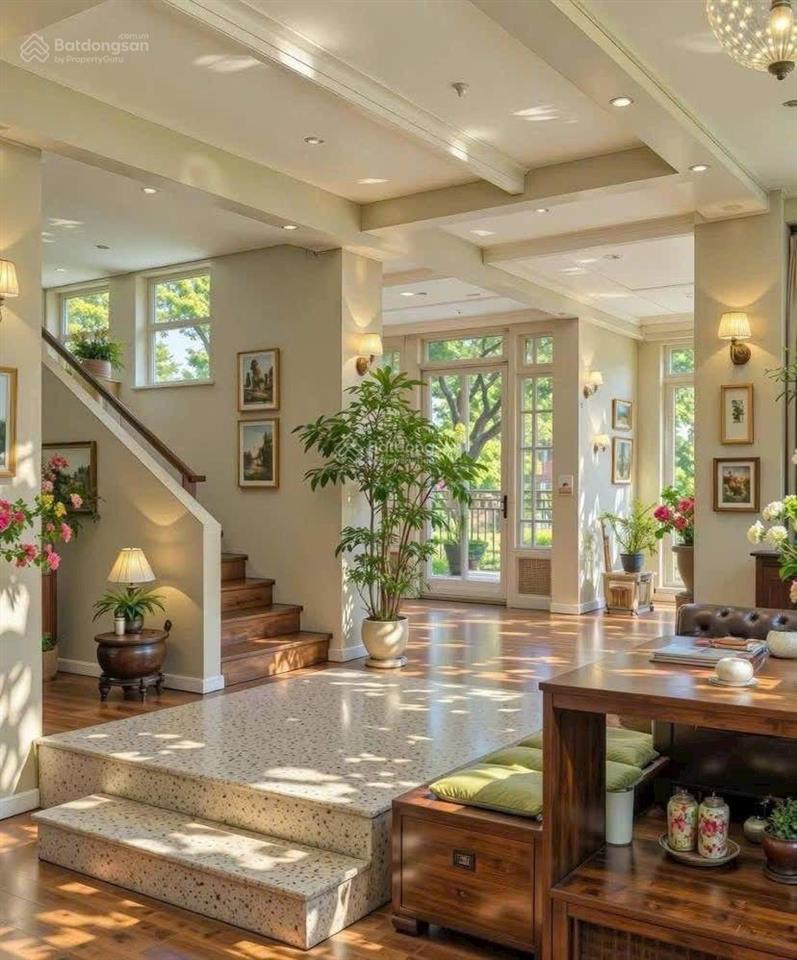 Vị trí độc tôn, diện tích 261m2 lô góc 3 mặt thoáng, view toàn hồ tây+view toàn cảnh hồ quảng bá.