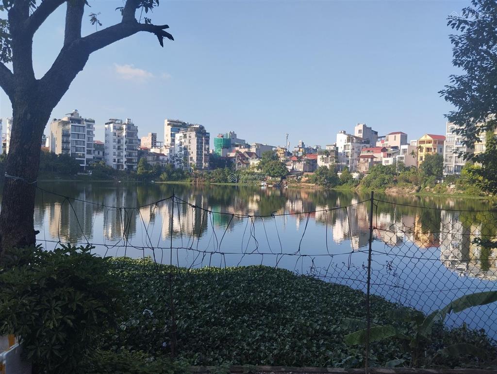 Vị trí độc tôn, diện tích 261m2 lô góc 3 mặt thoáng, view toàn hồ tây+view toàn cảnh hồ quảng bá.