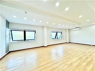 Cho thuê văn phòng 50m² 2 cửa sổ lớn, thoáng mát.  0935 999 ***