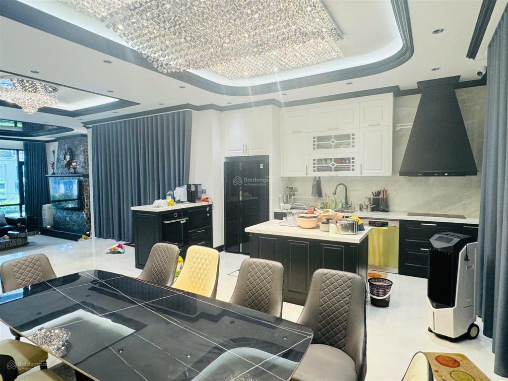 Chính chủ biệt thự xanh villas 265m² căn có đồ có sổ đỏ view gần suối, giá 18,5 tỷ