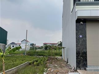 Chủ đã giảm giá đất đấu giá một thượng thắng lợi mặt kênh, ưng là vào việc