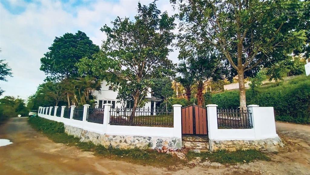 Biệt thự mặt hồ yên bài siêu đẹp