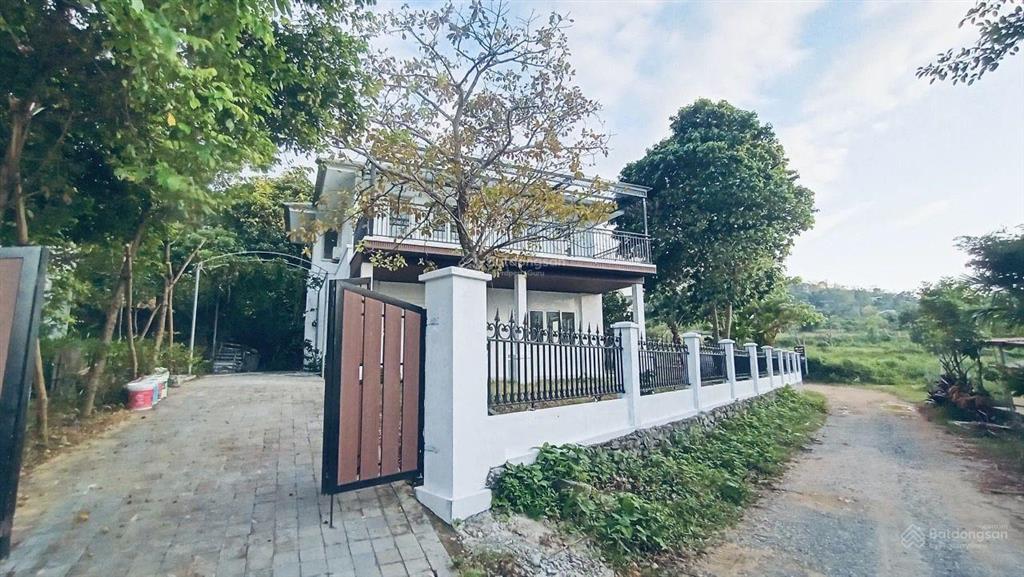 Biệt thự mặt hồ yên bài siêu đẹp